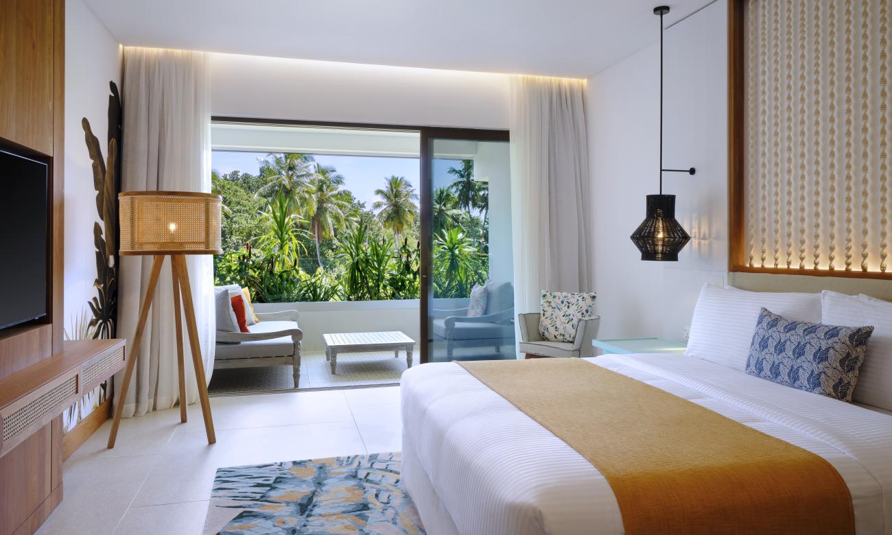 Deluxe King Room with Mountain View